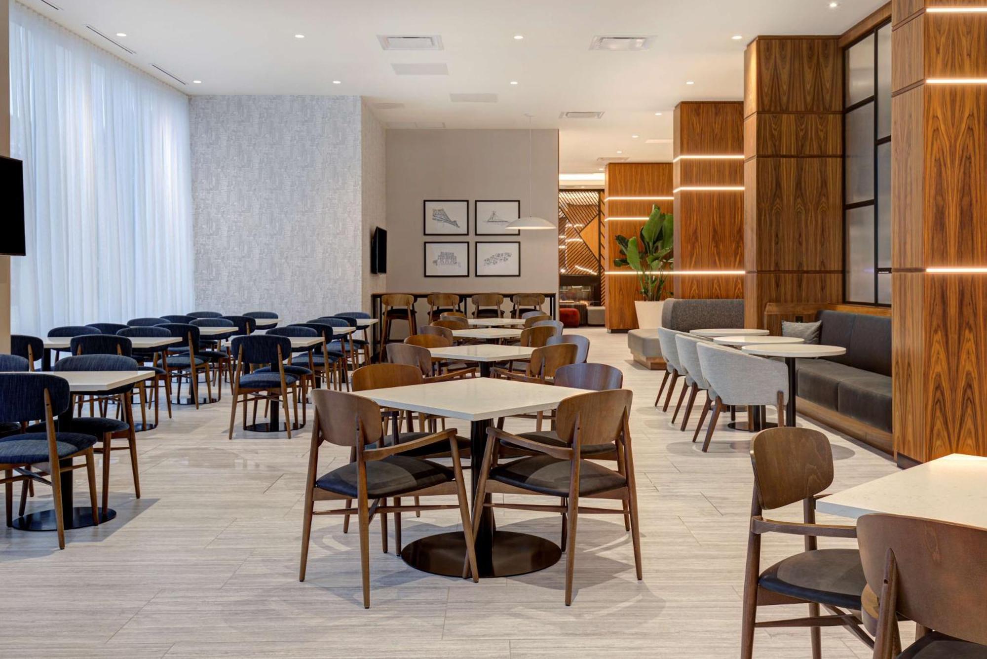 Homewood Suites By Hilton Montreal Downtown Esterno foto