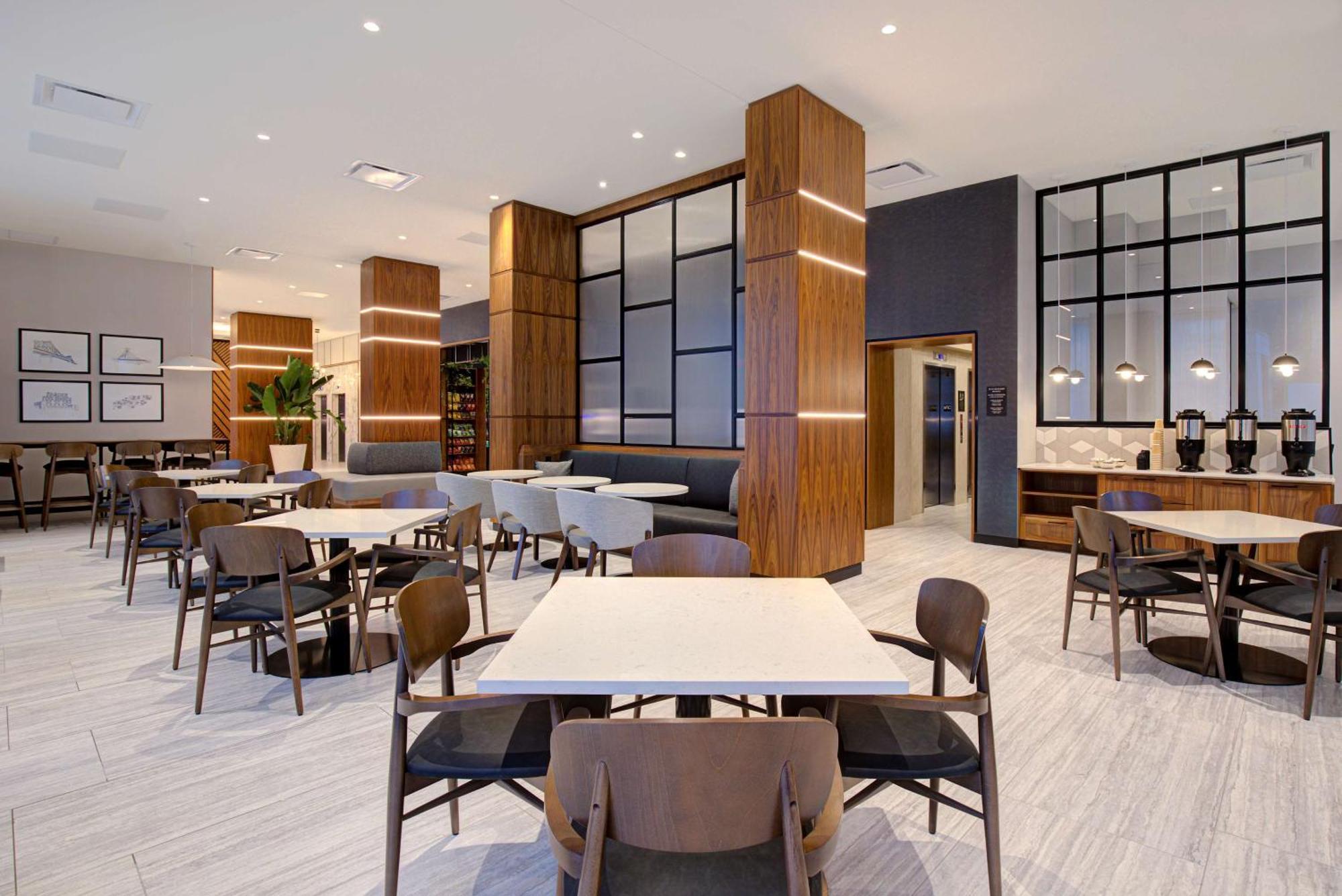 Homewood Suites By Hilton Montreal Downtown Esterno foto